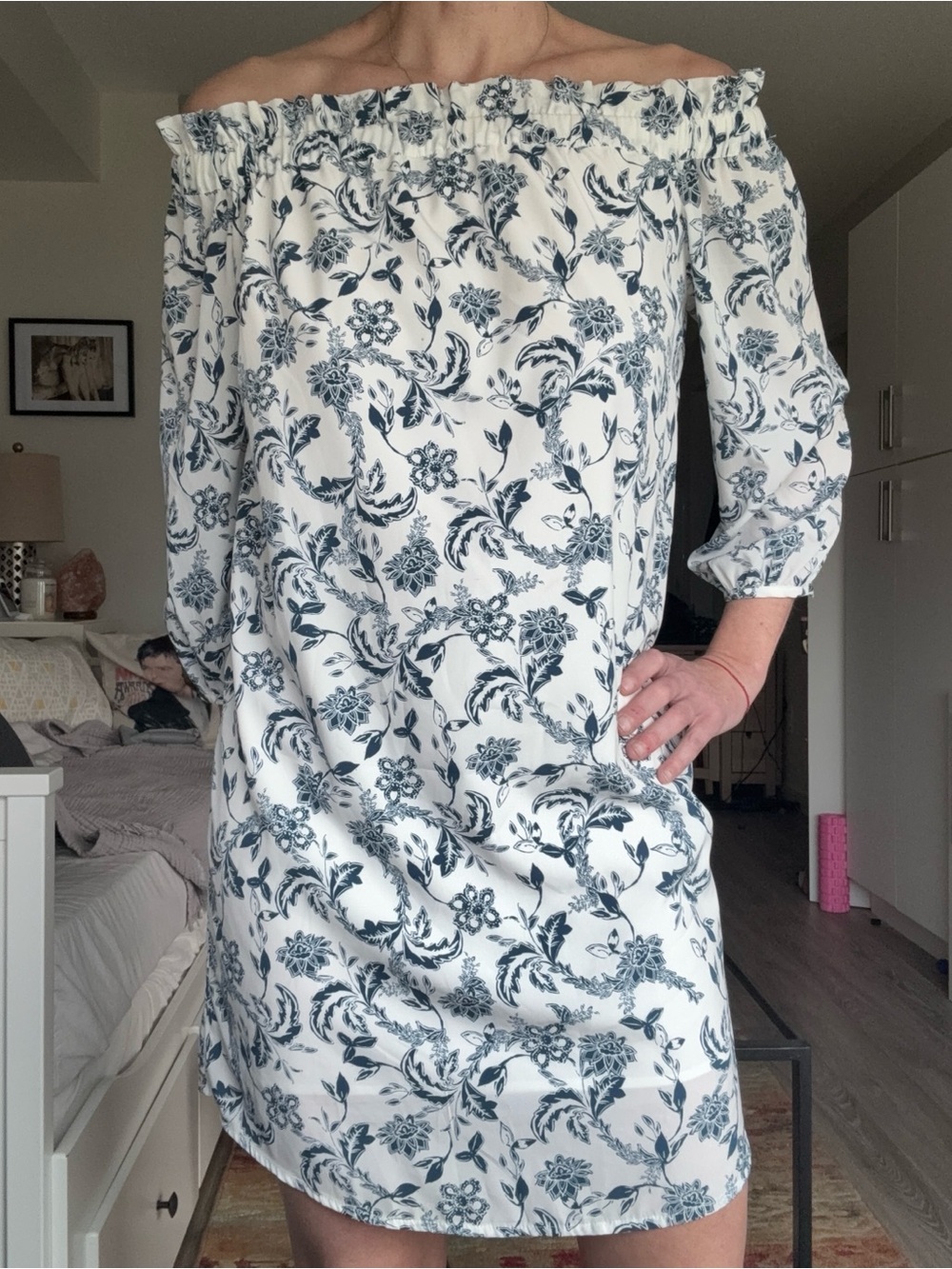 Banana Republic beautiful off the shoulder floral shift dress . Size 8 - Picture 4 of 8